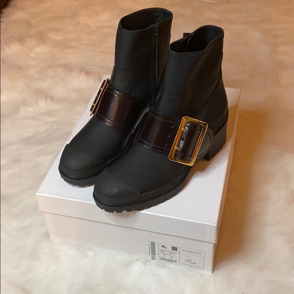Brand new Burberry Whitchester Weather Boot - Picture 2 of 8